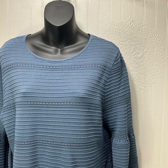 WHITE HOUSE BLACK MARKET Top - Picture 3 of 6